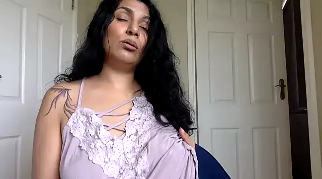 Stripchat cam girl Indianbutter11