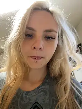 Stripchat cam girl maddybabyxoxo