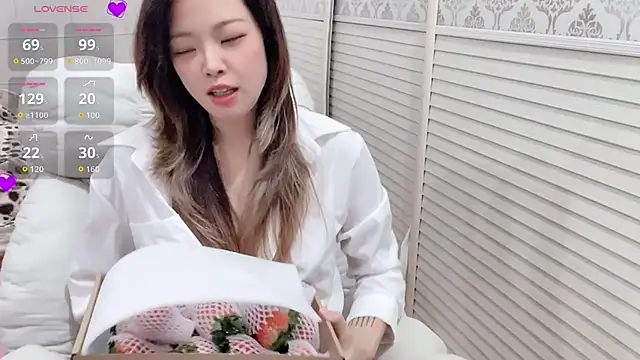 Stripchat cam girl Holiland