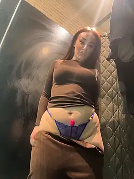 Stripchat cam girl KiraSunshine