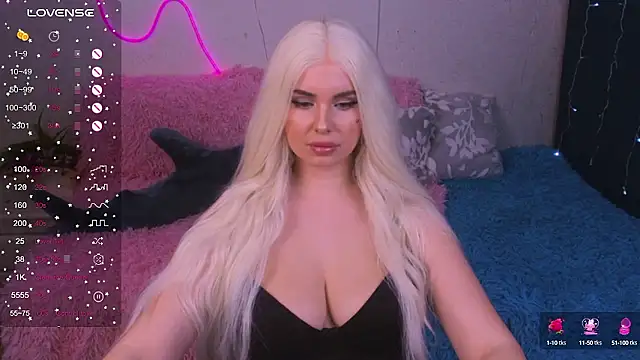 Stripchat cam girl LinaLynxx