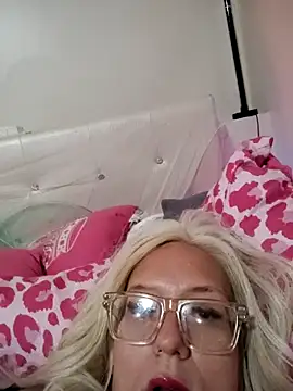 Stripchat cam girl RoxanneGold