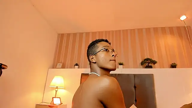 Stripchat cam girl Leonard_Harper