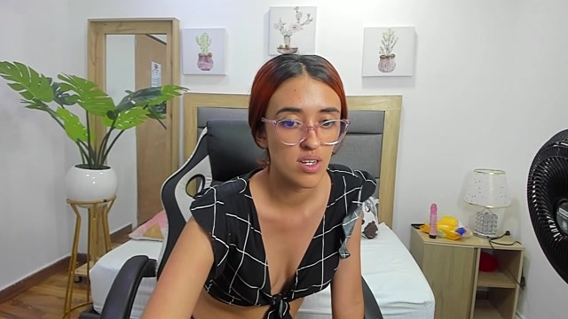 Stripchat cam girl lucy_cooperr_