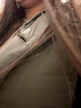 Stripchat cam girl Isabella21_