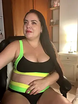 Stripchat cam girl EmiHarrys