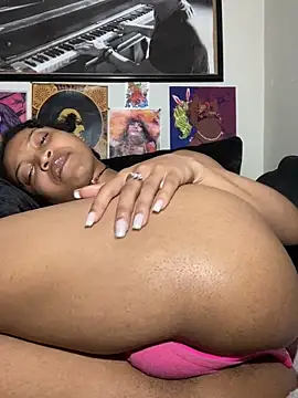 Stripchat cam girl QueenKimi