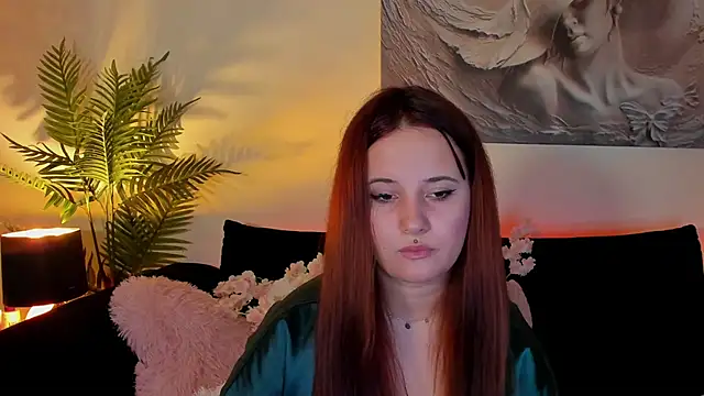 Stripchat cam girl MikaSnake