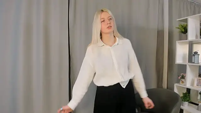 Stripchat cam girl VellaKlaus