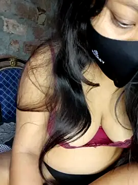 Stripchat cam girl PriyaPori