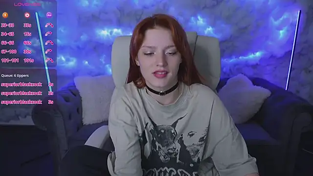 Stripchat cam girl VikkyLoveRed