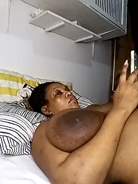 Stripchat cam girl HappygalTheQueen