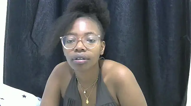 Stripchat cam girl Ellah_l