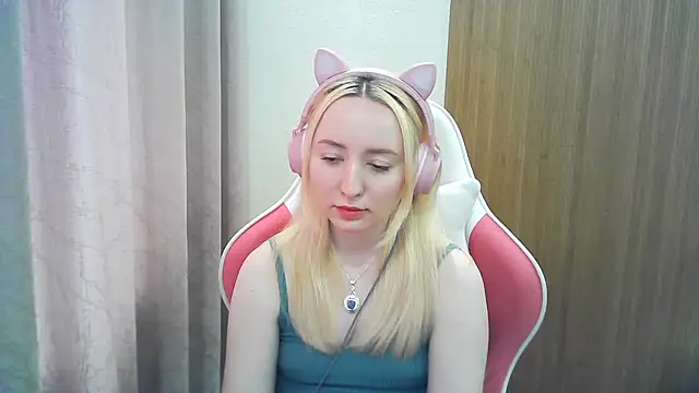 Stripchat cam girl Adel_silverr