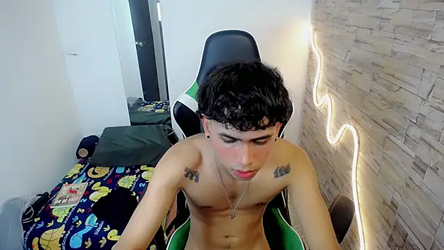 Stripchat cam girl Guille_andress