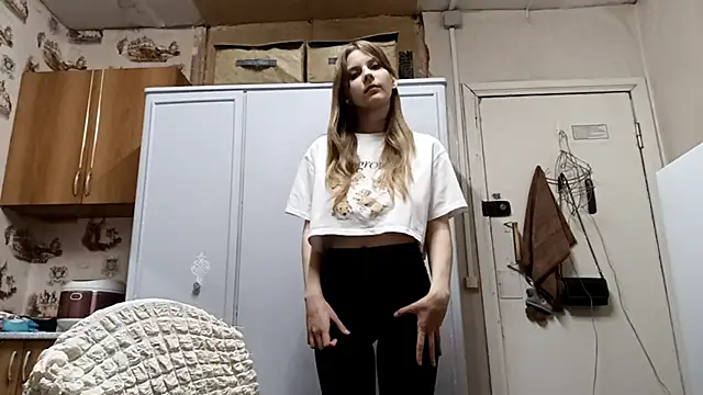 Stripchat cam girl OutworePloy