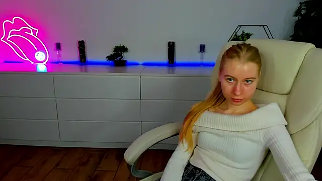 Stripchat cam girl Alina_Blonde