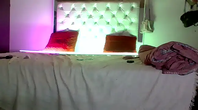 Stripchat cam girl kamilathopsom