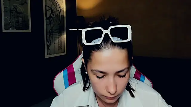 Stripchat cam girl GladysAspell