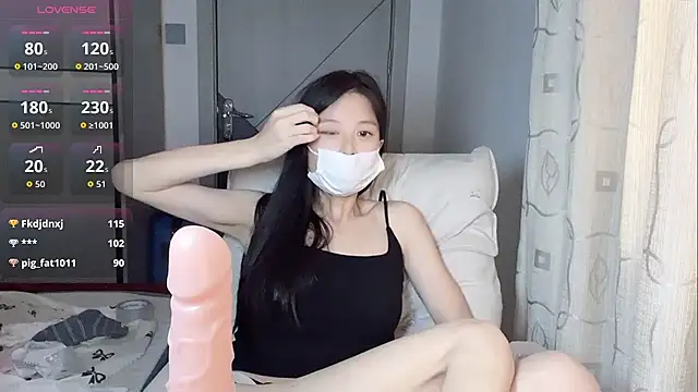 Thumbnail of tiantian-ye - Stripchat live cam