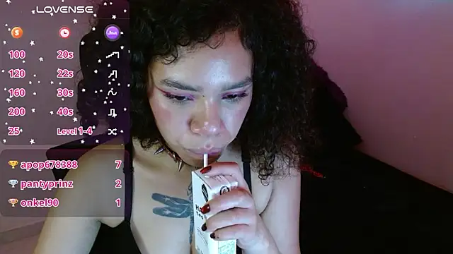 Stripchat cam girl Canela_s1