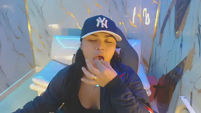 Stripchat cam girl melany_rouse18