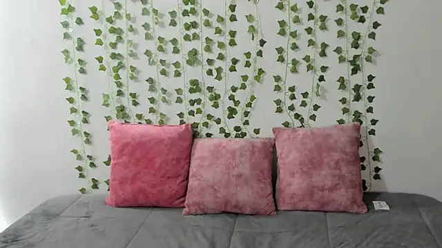 Stripchat cam girl emily_jonessxx