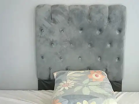 Stripchat cam girl cherrygirlxx