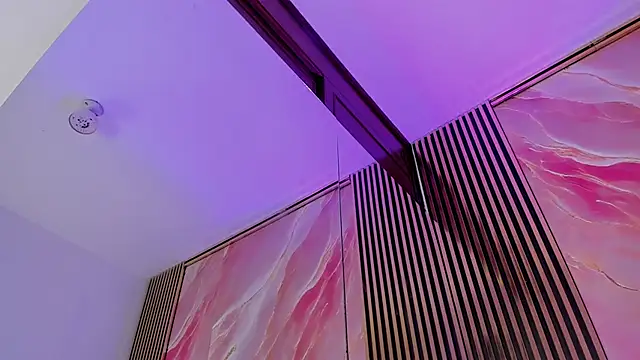 Stripchat cam girl SilkyDolly