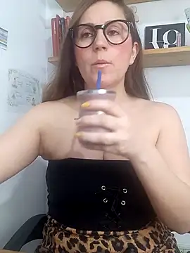Stripchat cam girl SofiEsteves
