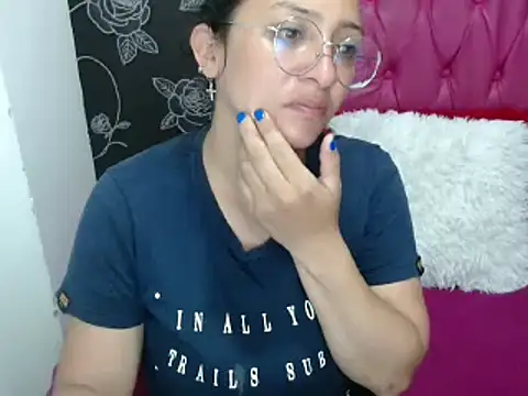 Stripchat cam girl sarax_ximena