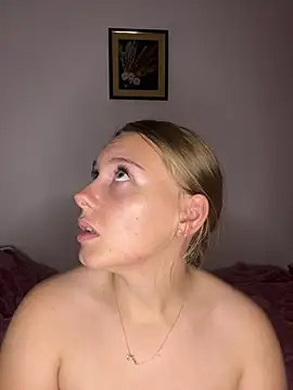 Stripchat cam girl HeiligeJulia