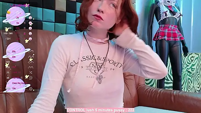 Stripchat cam girl SophieLives