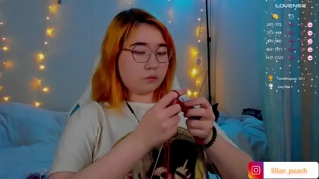 Stripchat cam girl still_peach