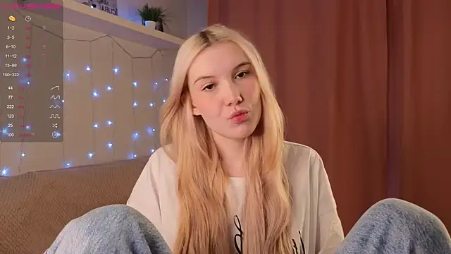 Stripchat cam girl TateBoust