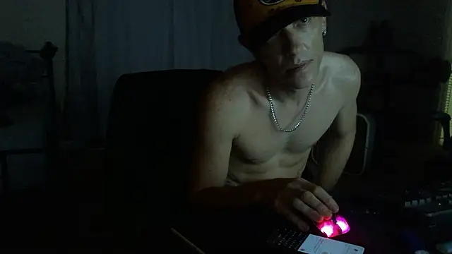 Stripchat cam girl RowdyRoger