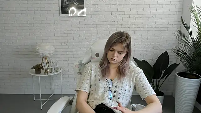 Stripchat cam girl MonaGrindel