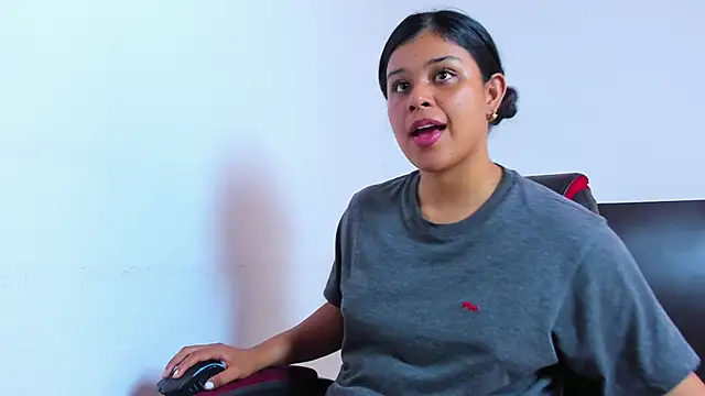 Stripchat cam girl _Vale21_