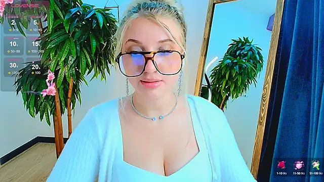 Stripchat cam girl Evacadooo