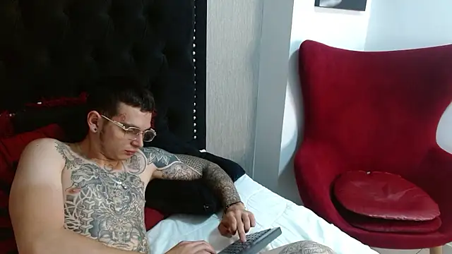 Stripchat cam girl Nicolas_Miiller