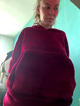 Stripchat cam girl Lea-Martinez