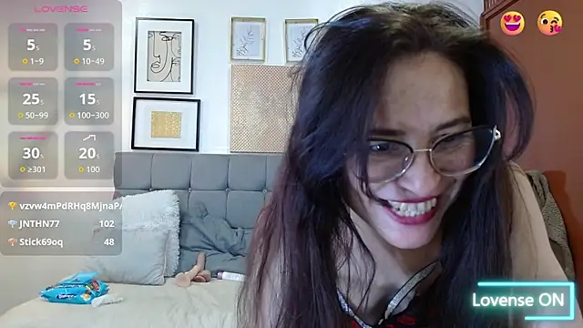 Stripchat cam girl _naomi_s
