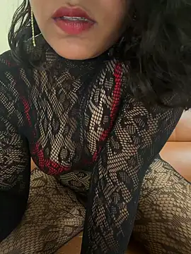 Stripchat cam girl priyadevi17