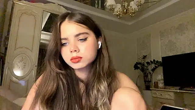 Stripchat cam girl NO_HALO