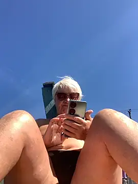 Stripchat cam girl Laura_Millf