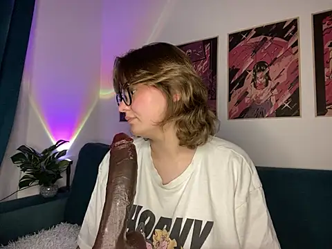 Stripchat cam girl MoonIvy_