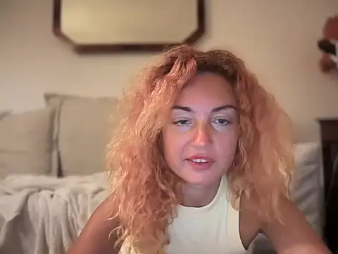 Stripchat cam girl Reddgiirl