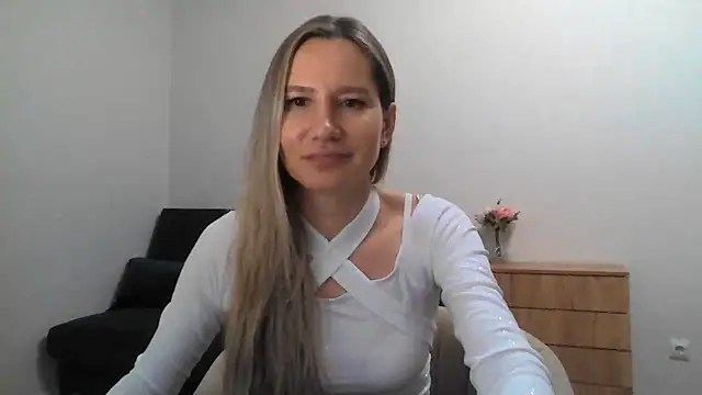 Stripchat cam girl Tavriena