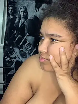 Stripchat cam girl KittyLoroi