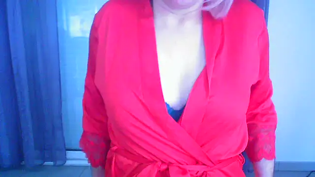 Stripchat cam girl Loweenn